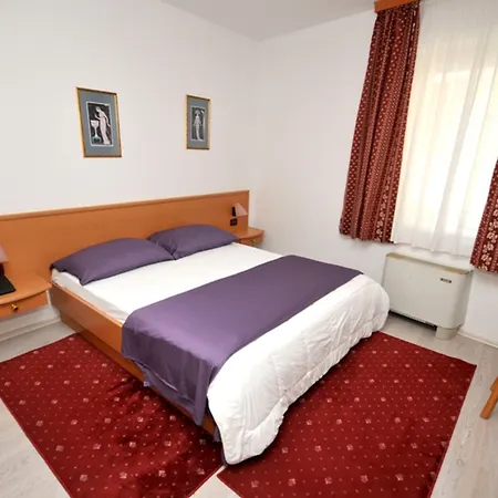 Fontana krevet i doručak Trogir