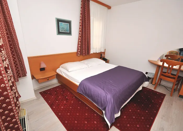 Fontana Bed & Breakfast 3*