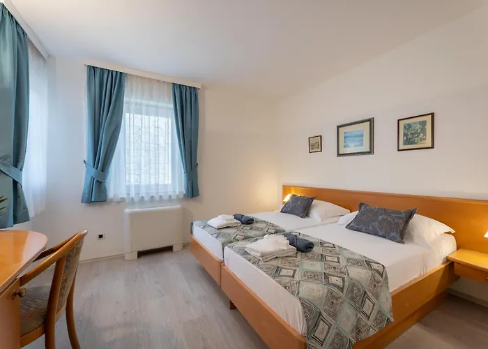 Fontana Alojamento de Acomodação e Pequeno-almoço Trogir