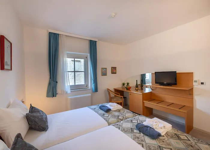 Fontana 3* 特罗吉尔