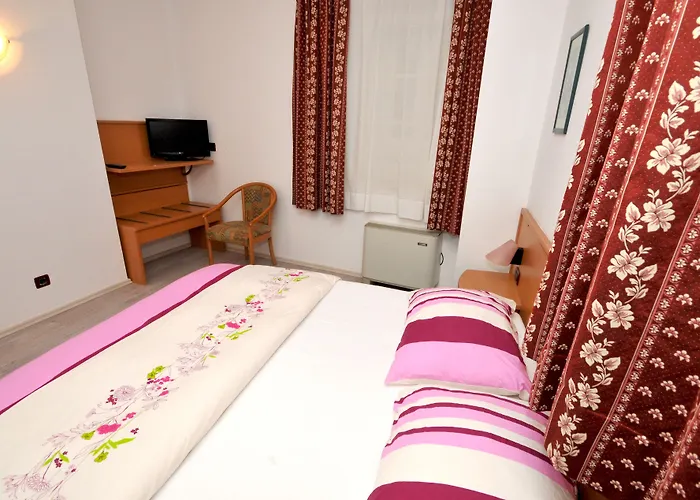 Alojamento de Acomodação e Pequeno-almoço Fontana Trogir