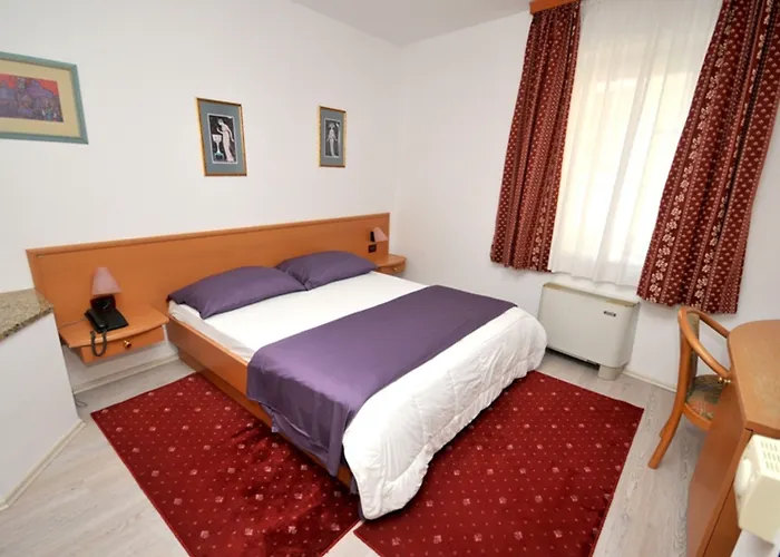 Fontana Alojamento de Acomodação e Pequeno-almoço Trogir