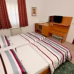 Fontana Bed & Breakfast 3*