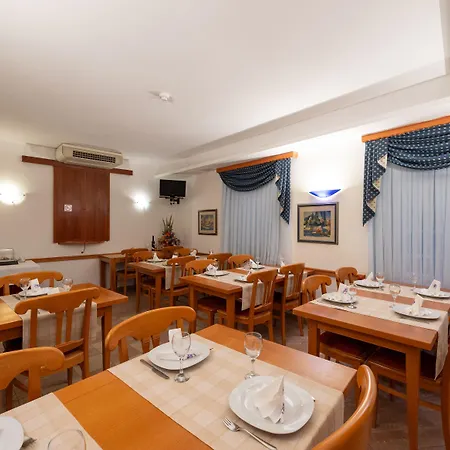 Couette-café Fontana 3*